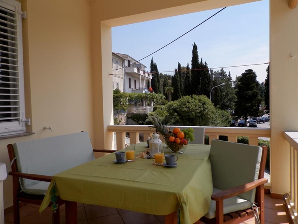 Apartment Kiki Candy Malinska Ruang foto
