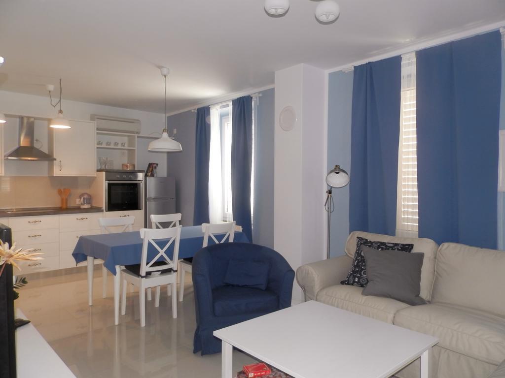 Apartment Kiki Candy Malinska Ruang foto